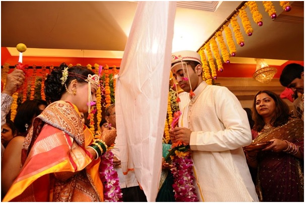 गुजराती शादी में अंतरपाट की रस्म