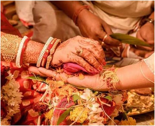 बंगाली शादी में कन्यादान यानि कि संप्रदान की रसम
