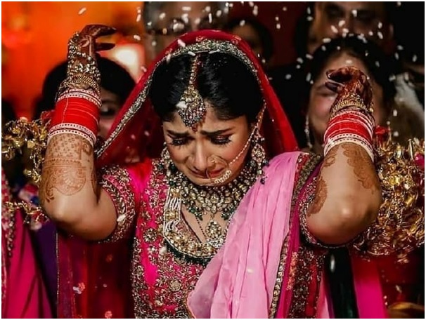बंगाली शादी में दुल्हन की विदाई की रस्म  