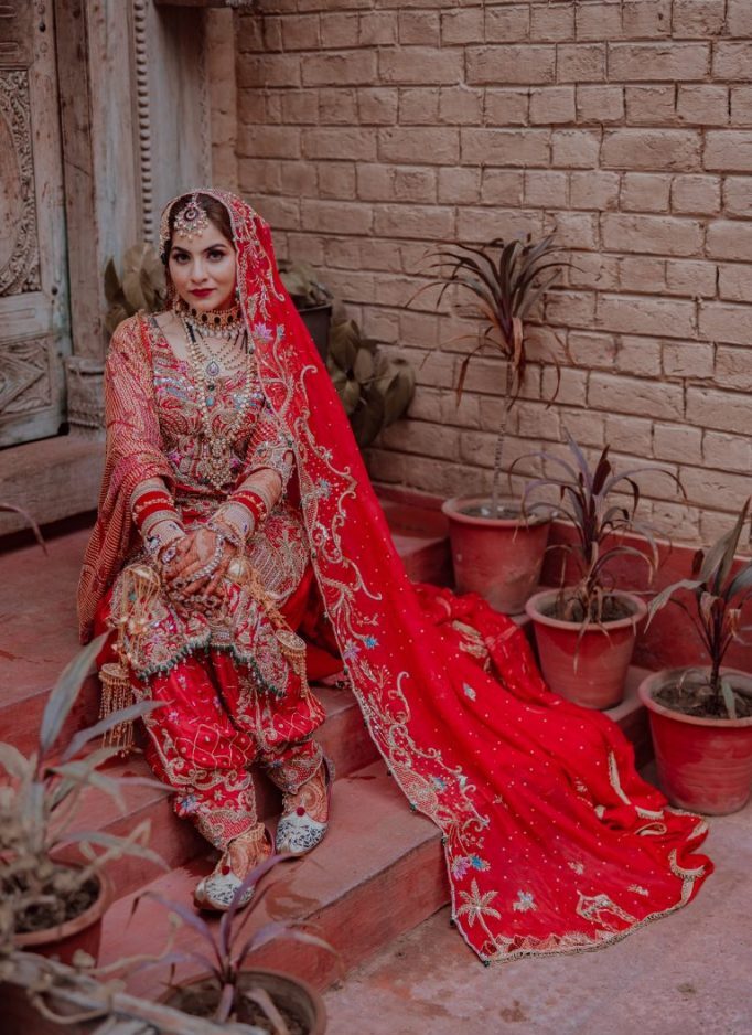 Super Trendy Faux Chaand-choti Effect Dupatta for Bridal