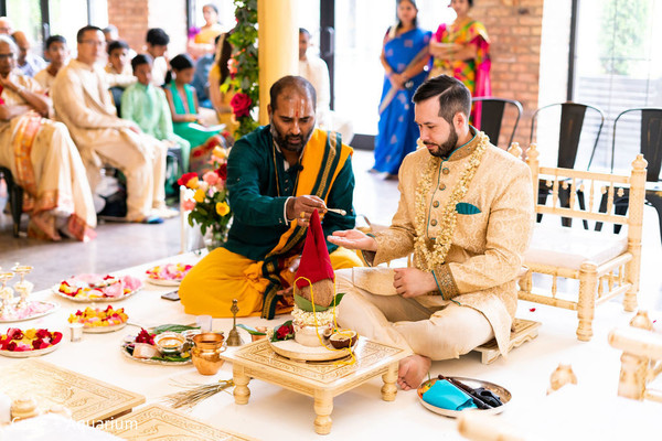 Dwar-Puja-of-Groom-in-Marriage