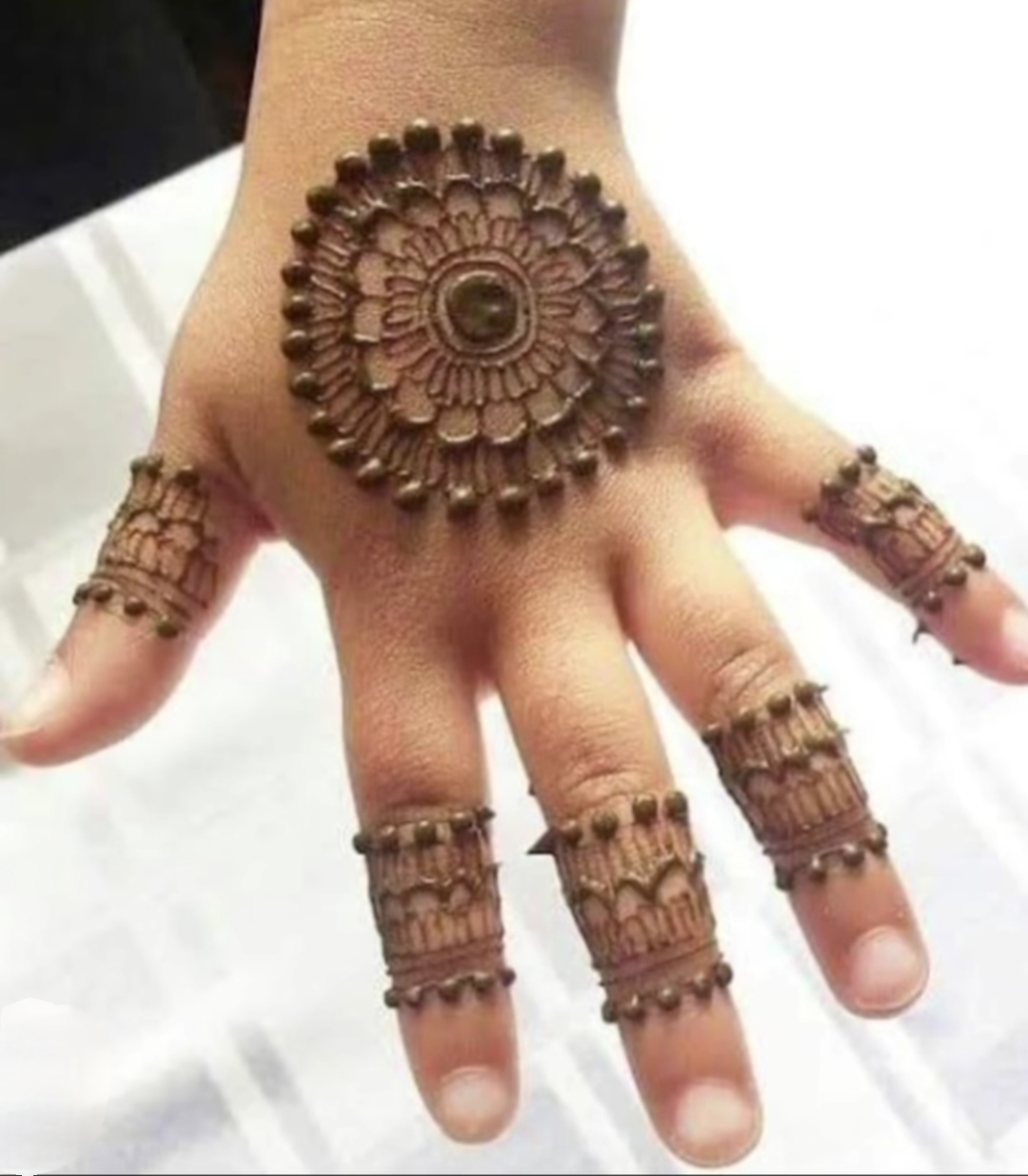Minimalist Mehndi for Babies