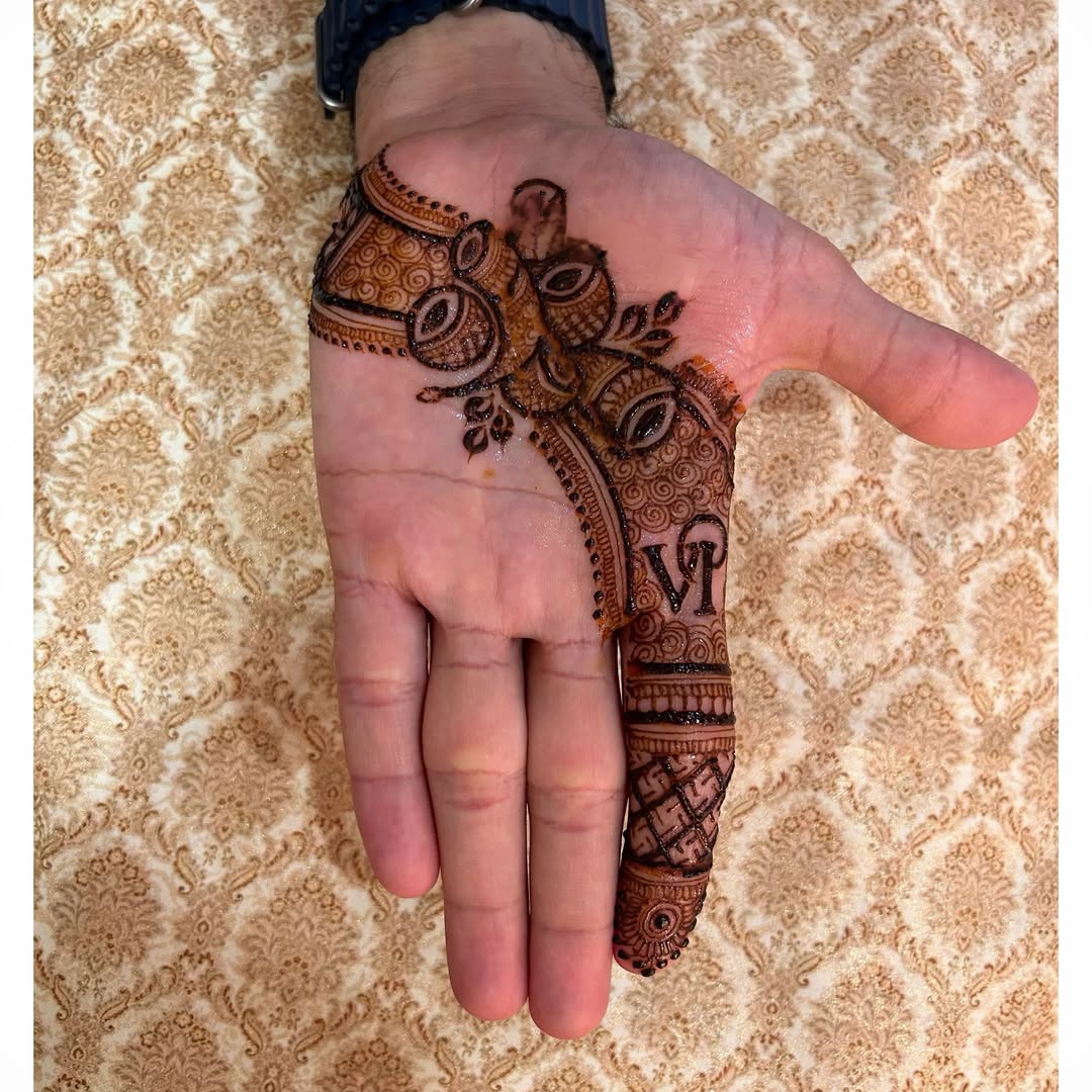 Side Pattern Groom Mehendi