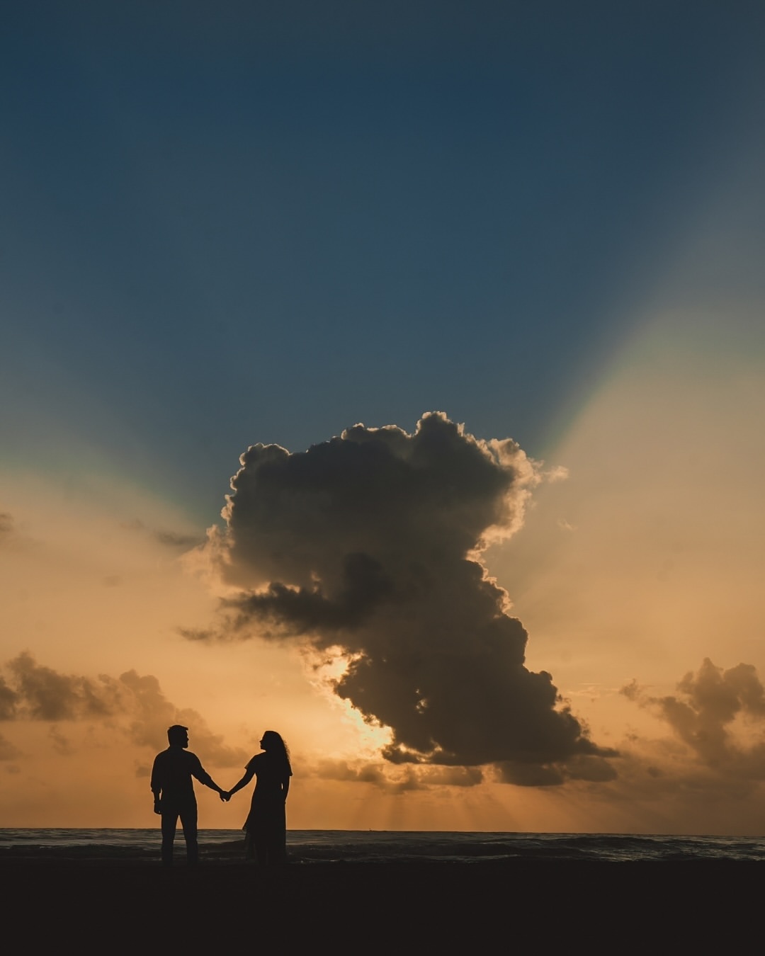 Silhouette Pose for Pre Wedding Photoshoot