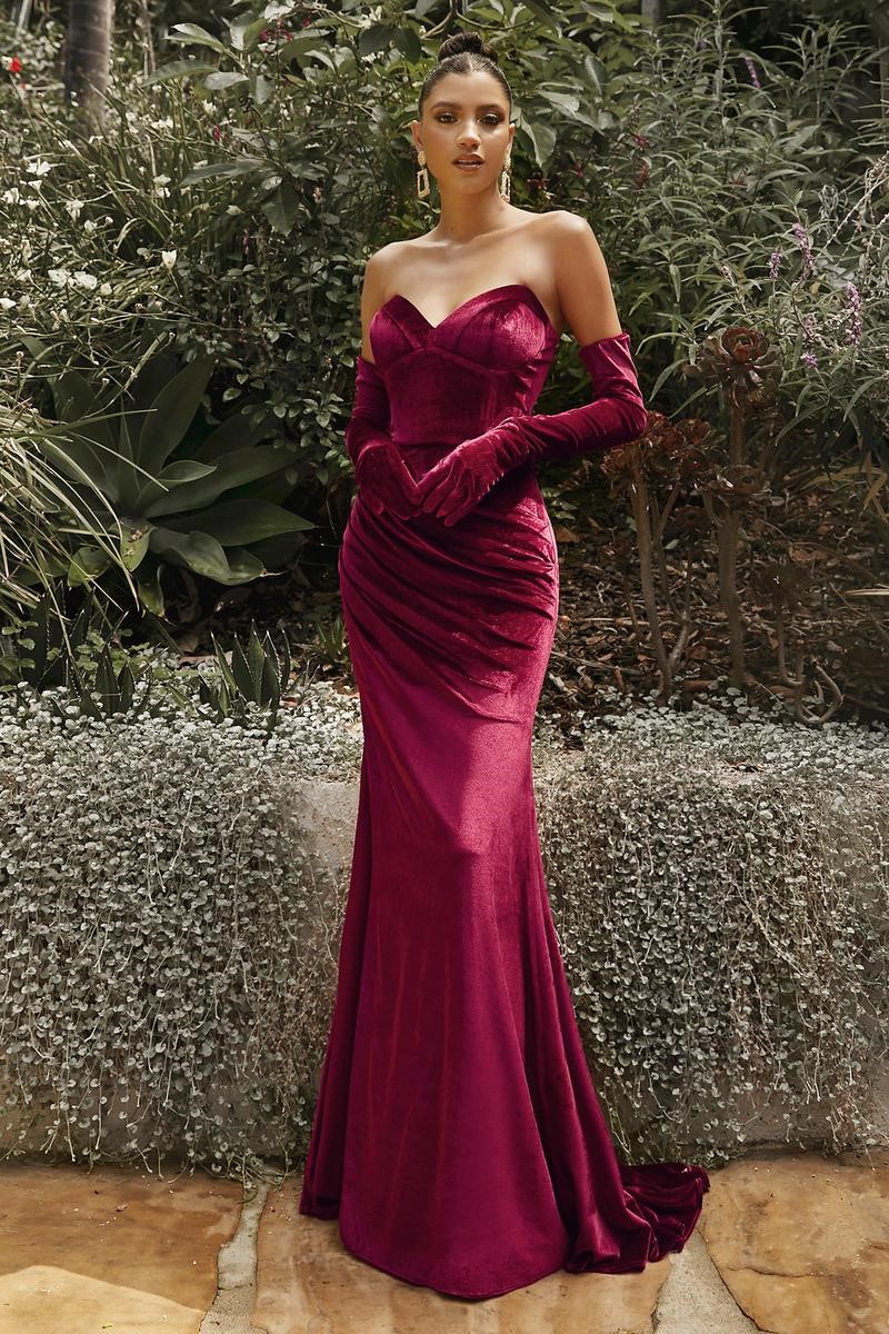 Fitted velvet gown with a sweetheart neckline