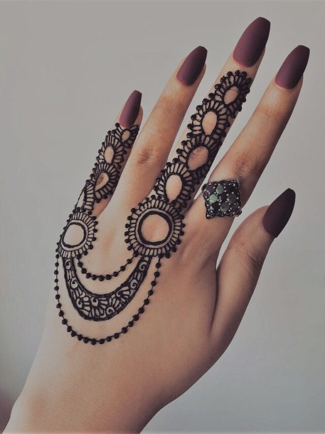 Circular Pattern Finger Mehendi Design