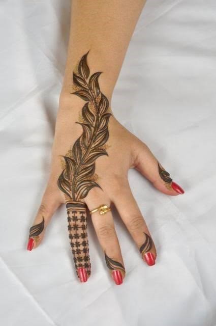 Leaf motifs finger mehendi Design