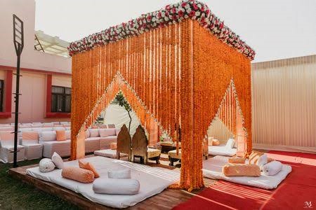 Eye-catching décor for the mandap!