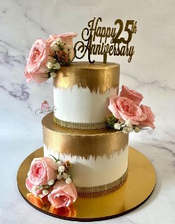 Eye Delight Anniversary Cake