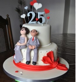 Glamorous Cake for Your 25th Anniversary