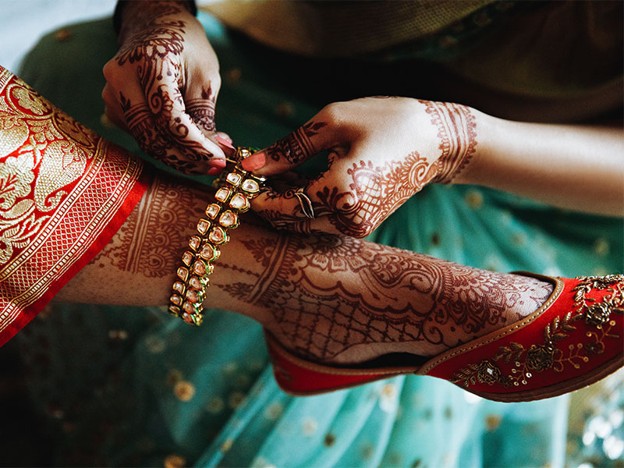 Jewelry-Inspired Leg Mehendi Design