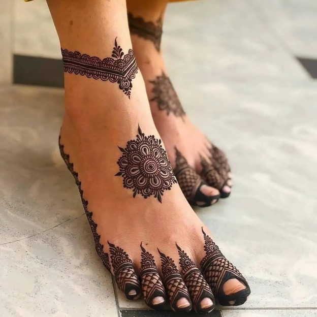 Leafy Trails On Feet Mehendi Design