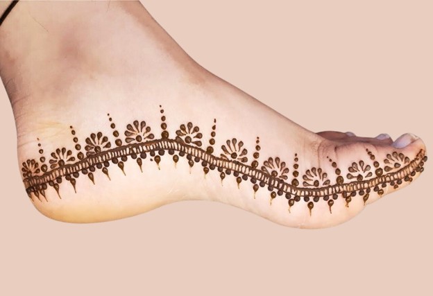 Spiral Elegance On Feet Mehendi