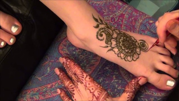 Sunflower Delight On Feet Mehendi