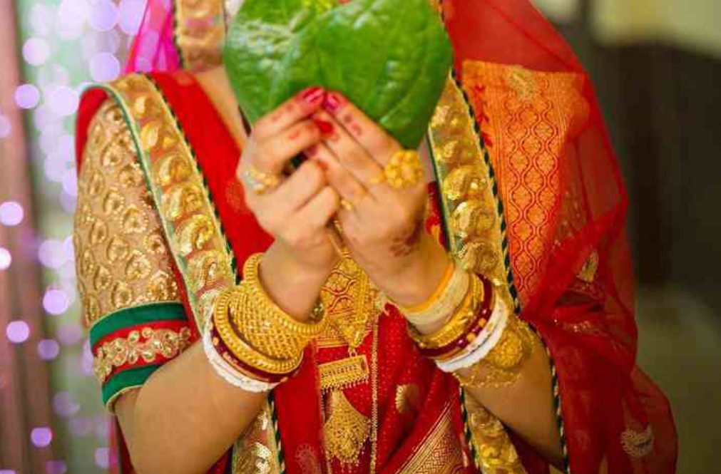 Sankha Pola Shankha Porano